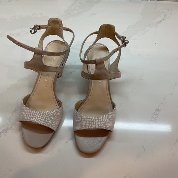 Sandals - Picture 2 of 4